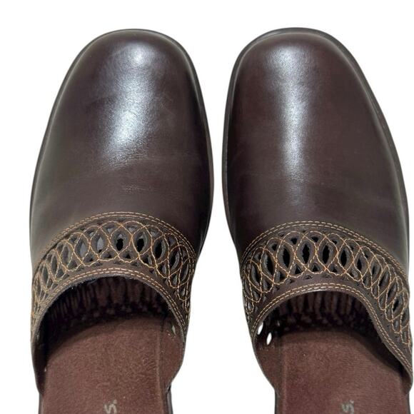 Clarks Women’s Brigit Brown Leather Mules Clogs Slip On Cutout Detail Size 8.5 M - Picture 7 of 12
